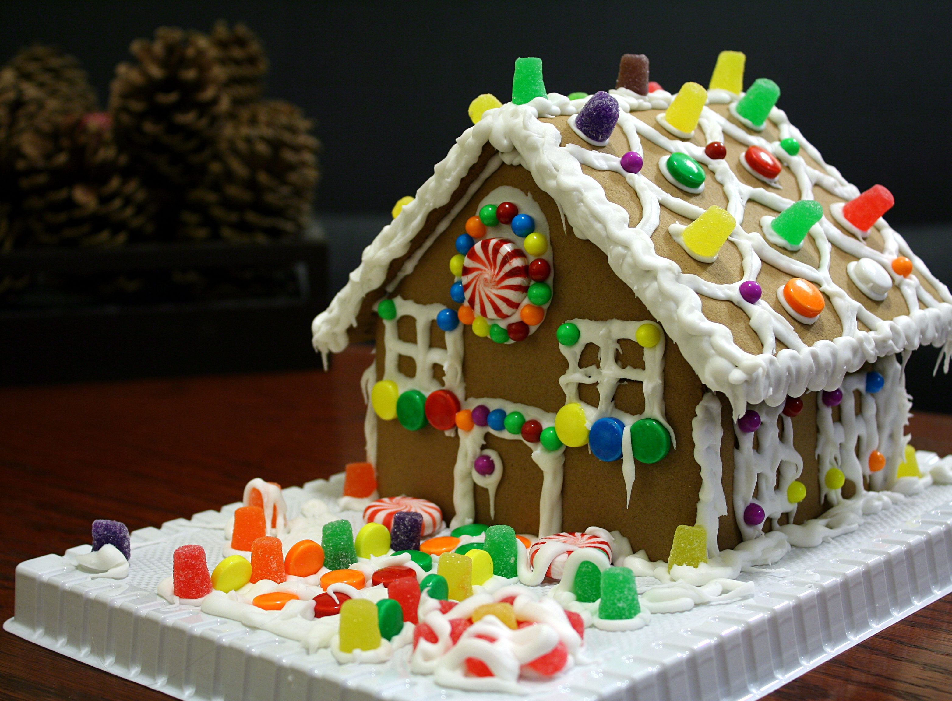 How To Host A Gingerbread House Decorating Party Celebrations 